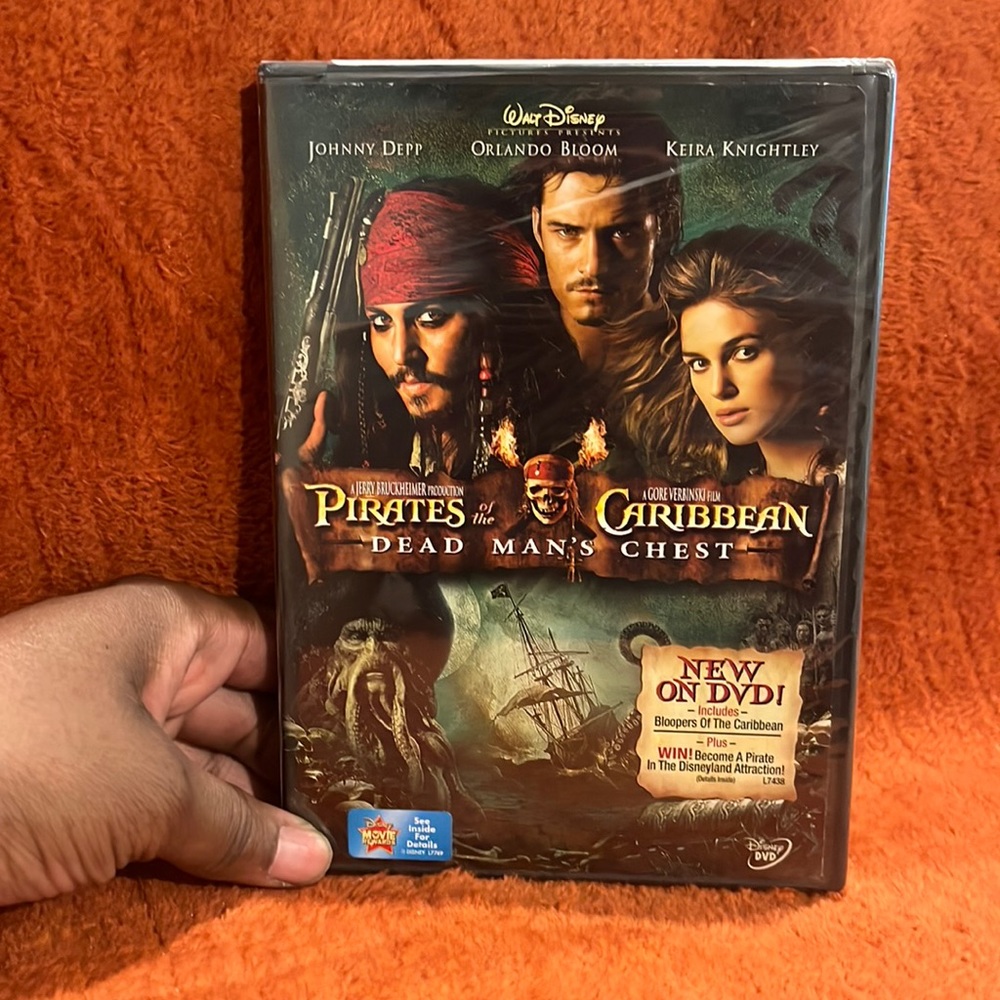 Pirates of the Caribbean ( Dead Man’s Chest ) ( DVD)